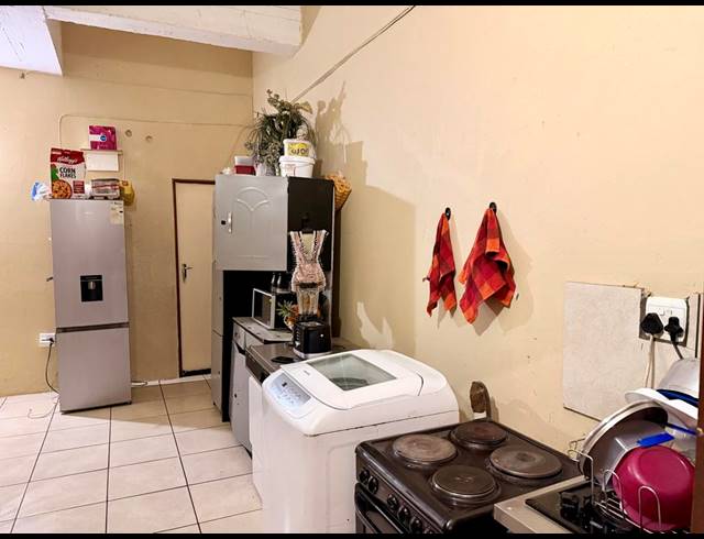 8,000M² APARTMENT BLOCK FOR SALE IN NEW DOORNFONTEIN
